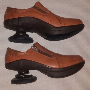 Light Brown/Tan Z-Coil Loafers with Zipper Size 8